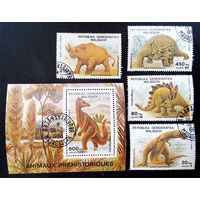 Мадагаскар 1988 г. Динозавры. Доисторические животные. Фауна, полная серия из 4 марок + Блок #0064-Ф2P12