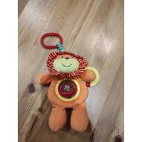 Подвесная игрушка Mothercare оранжевого цвета, яркая, на животе шарик. В идеальном состоянии.