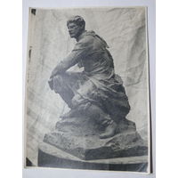 Фотография, ~1940, Скульптура Азгура З. И. "Сталин в ссылке".