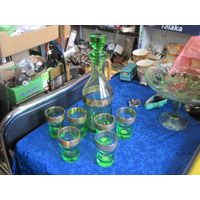 Сервиз(графин 26 см и 6 рюмок 7,5 см), Неман, зеленое стекло, позолота.