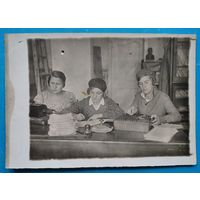 Фото трудовых будней (3). 1920-30-е. 9х13 см.