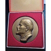 Настольная медаль ленин бронза клеймо в футляре распродажа коллекции