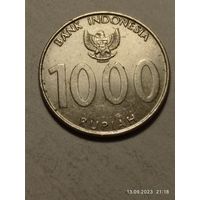 Индонезия 1000 рупий 2010 года .