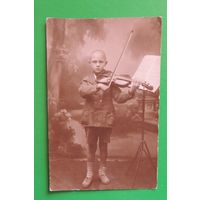 Фото "Мальчик со скрипкой", Старая Польша (14*8 см), 1929 г.