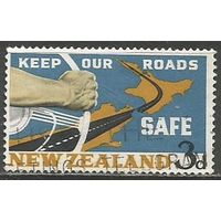 Новая Зеландия. Безопасность дорожного движения на фоне карты. 1964г. Mi#432.