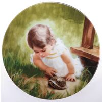 Мини-тарелка фарфоровая серия Любимый детский художник Америки Открытие на заднем дворе Pemberton & Oakes США