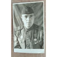 Фото сержанта с медалью. 5х8 см
