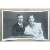 Фото мужчины и женщины. Бийск. 1930-е. 9х12 см
