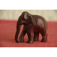 Статуэтка из дерева  "  Слон  "   ( 5,5 х 6,5 )