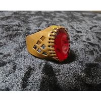 Большой перстень, кольцо СССР латунь с красным камнем