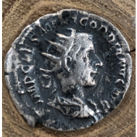 Денарий. Antoninian из Gordianus III(238-244н.э)Рома сидит справа,одержавший победу 3,38гр.22мм.