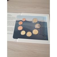 Сан-Марино 2015 год. 1, 2, 5, 10, 20, 50 евроцентов, 1, 2 евро. Официальный набор монет в буклете