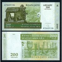 Мадагаскар 200 ариари 2004 год, UNC.
