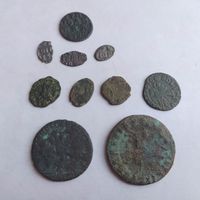 Лот из 10 монет Петр Первый и др. - 3 чешуйки и полушка 1720 Петра 1, ещё 3 медные чешуйки + буратосы 2 шт и др. монеты
